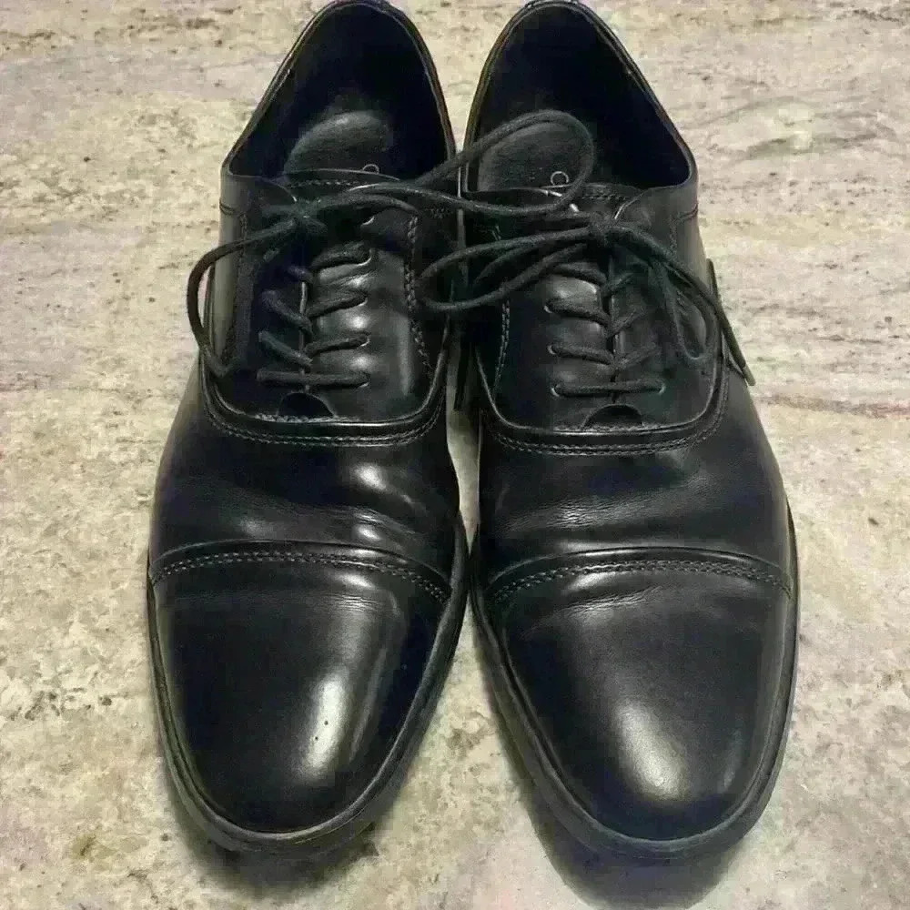 Calvin Klein Cap Toe Shoes 9 - Picture 2 of 6